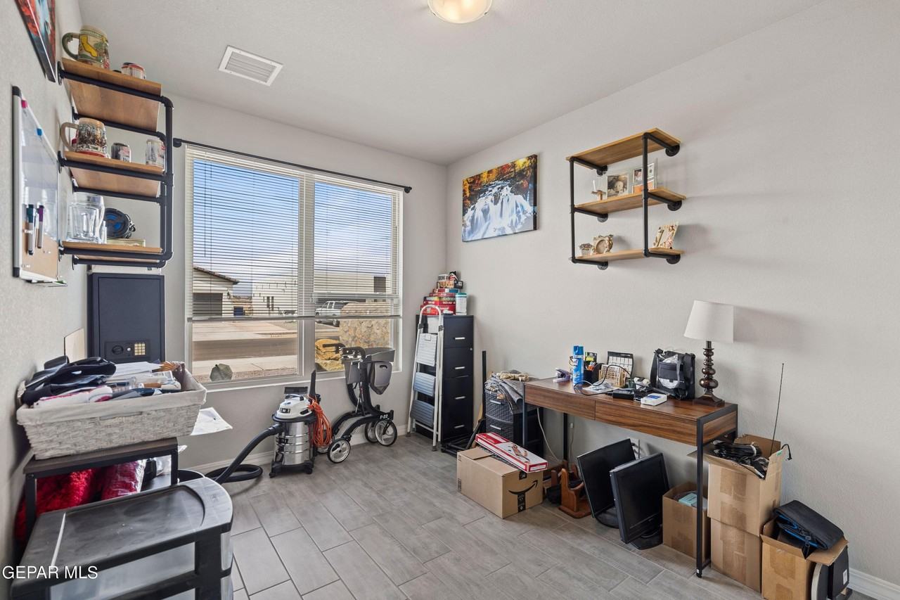 6044 Hidden Passage Ave - Photo 5 of 42