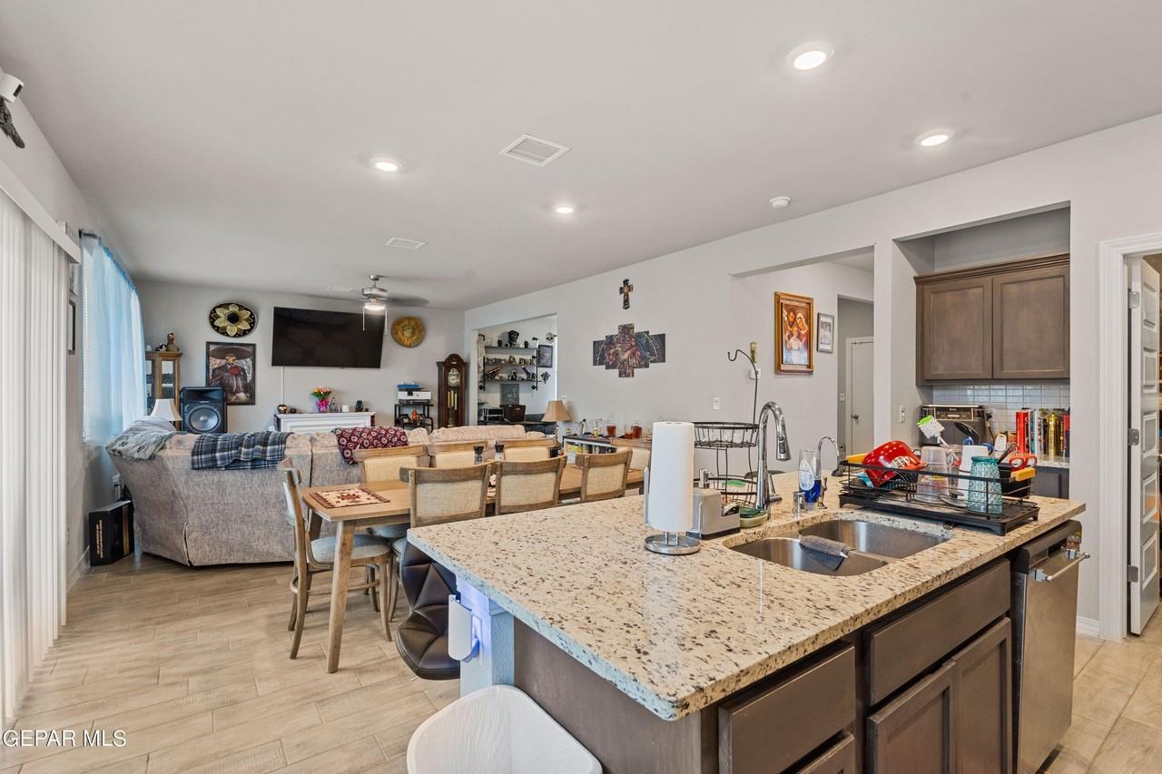 6044 Hidden Passage Ave - Photo 7 of 42