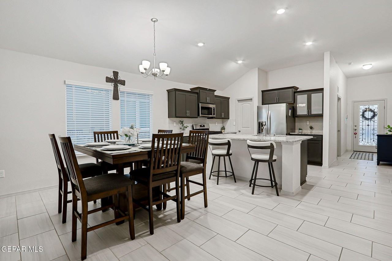 7416 Tamarack Pl - Photo 4 of 34