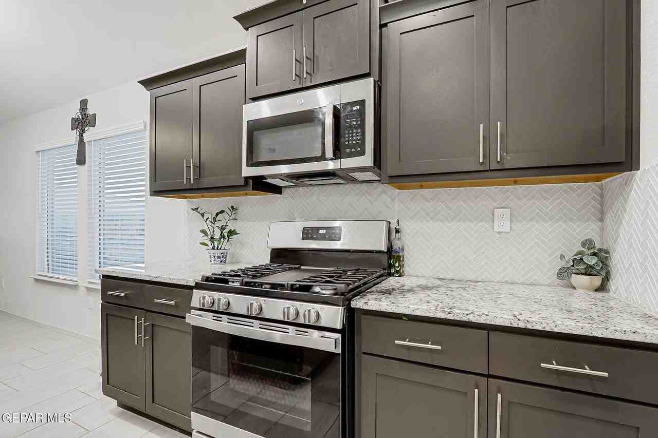 7416 Tamarack Pl - Photo 6 of 34