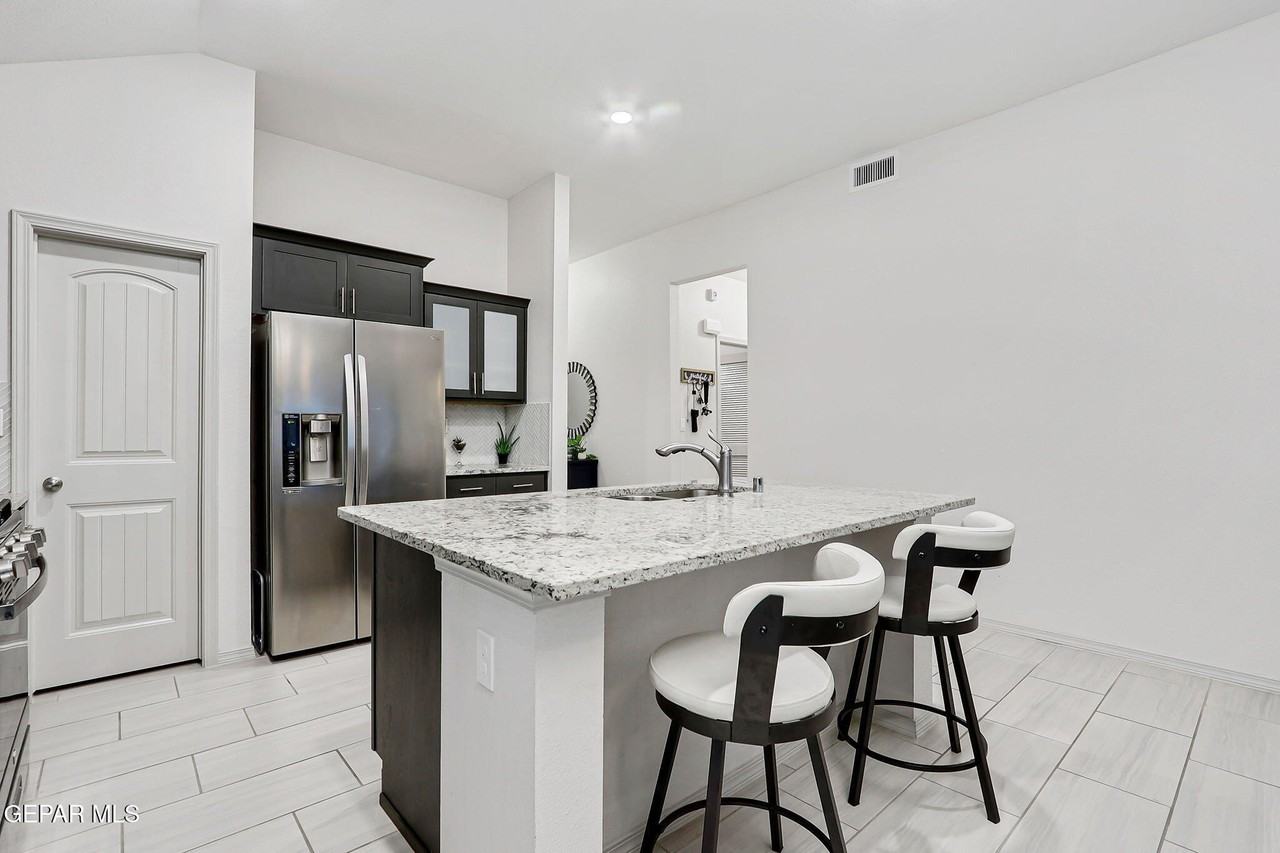 7416 Tamarack Pl - Photo 7 of 34