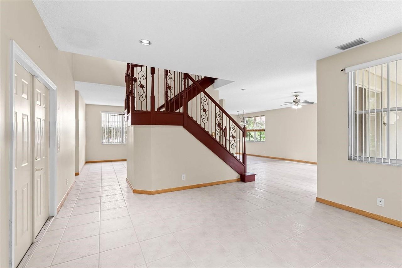 4490 Foxtail Ln - Photo 4 of 8