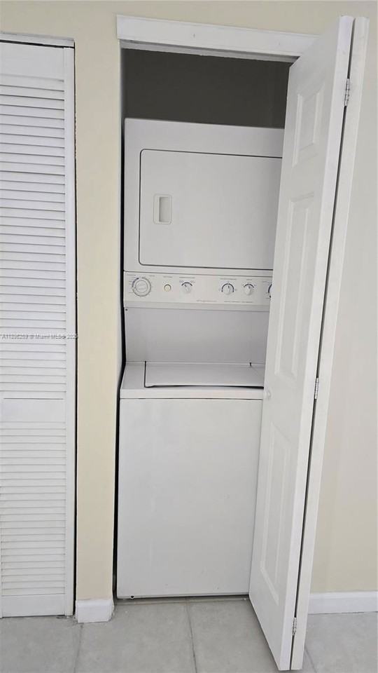 4802 Washington St #12 - Photo 4 of 6