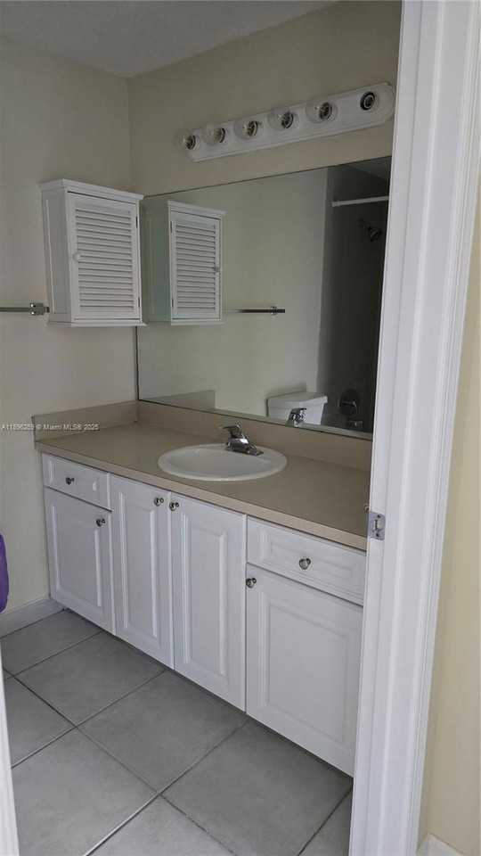 4802 Washington St #12 - Photo 5 of 6