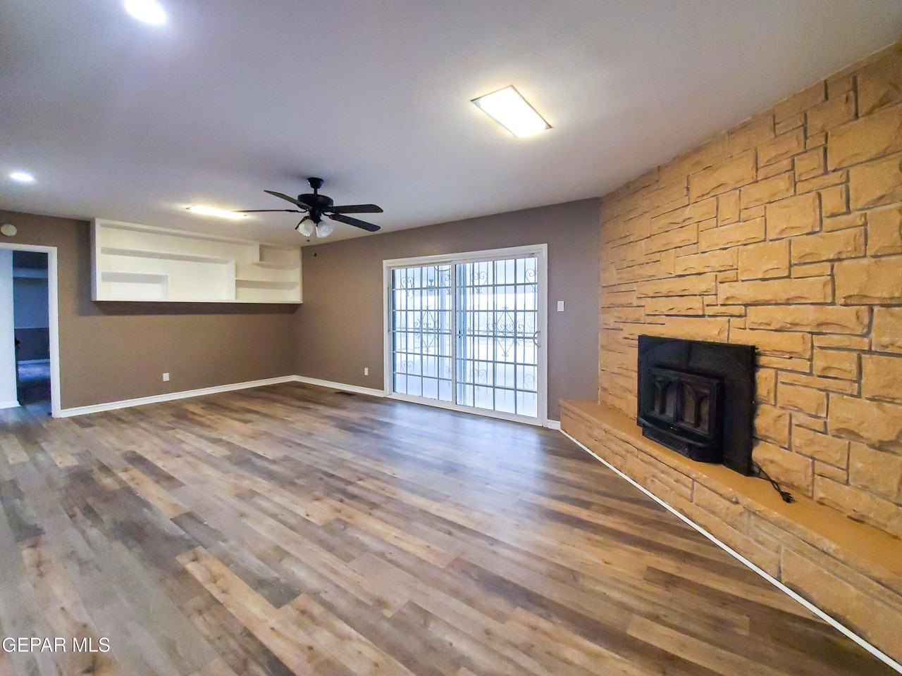 4311 N Stanton St - Photo 4 of 18