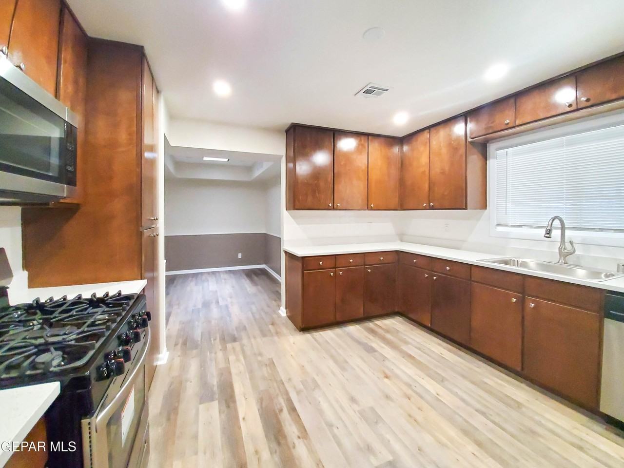 4311 N Stanton St - Photo 5 of 18