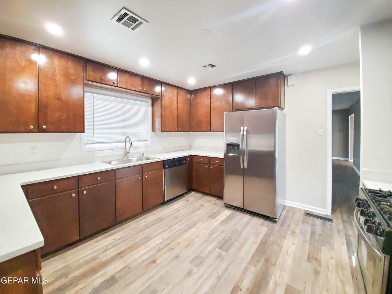 4311 N Stanton St - Photo 6 of 18