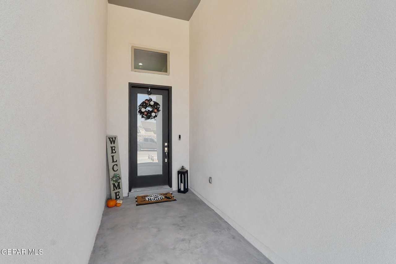 325 Playa Vista Street - Photo 4 of 44