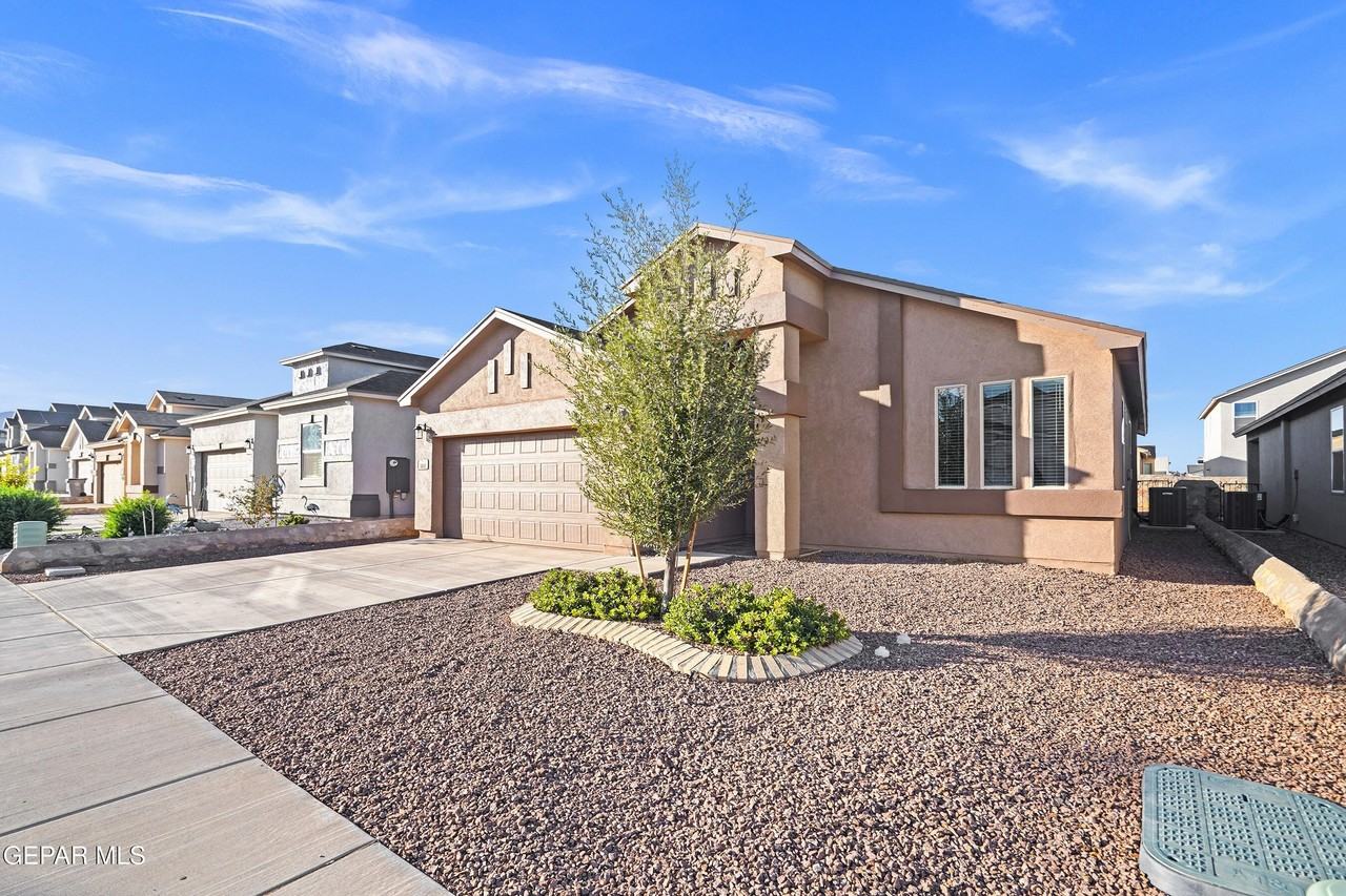 6021 Hidden Clove Court - Photo 3 of 32