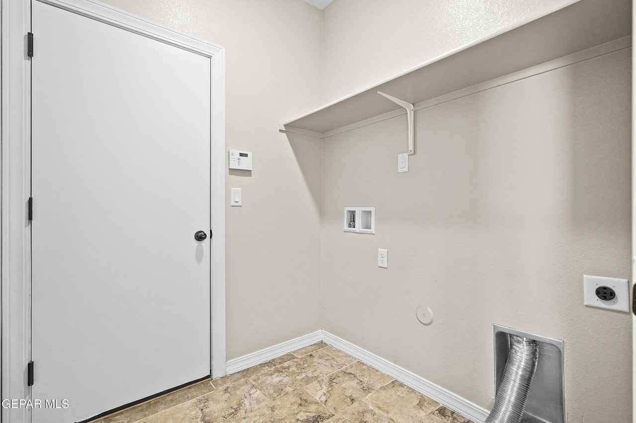 6021 Hidden Clove Court - Photo 5 of 32