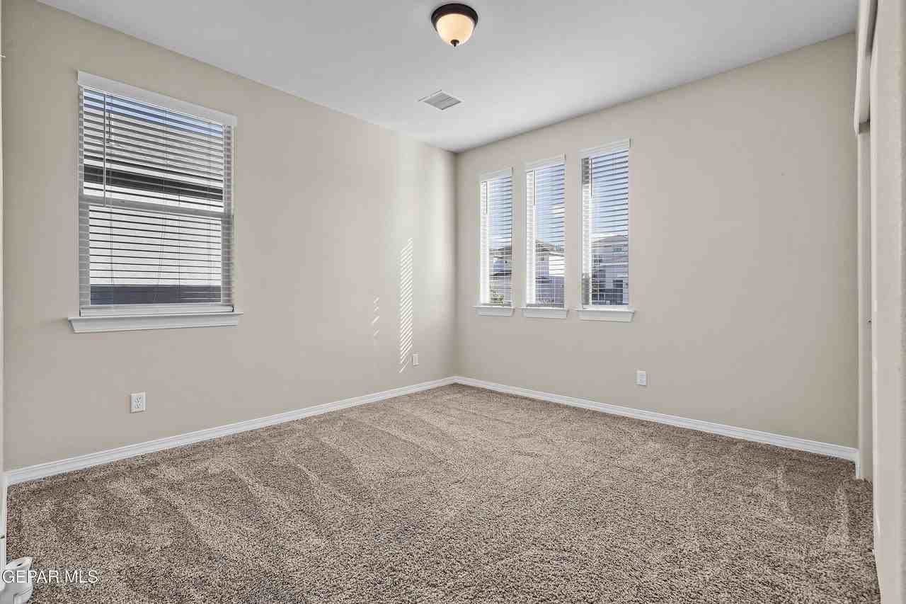 6021 Hidden Clove Court - Photo 7 of 32