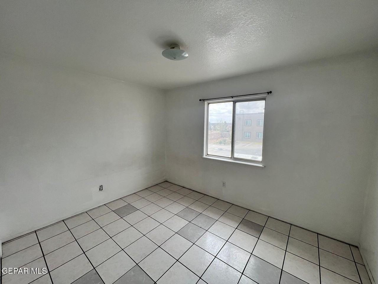 530 S Yarbrough Dr Apt 14 #14 - Photo 3 of 8