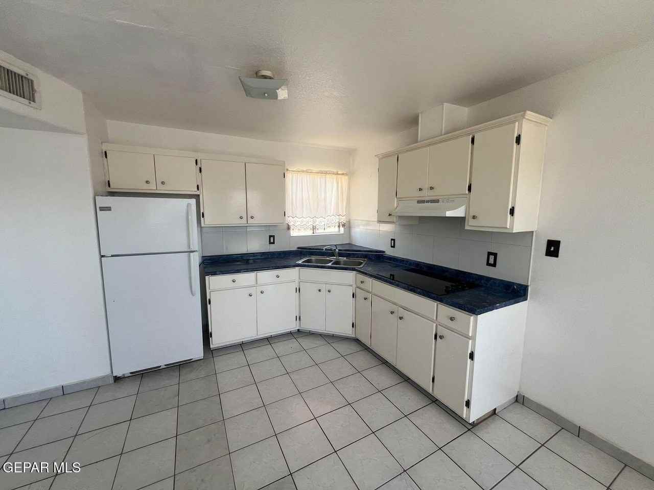 530 S Yarbrough Dr Apt 14 #14 - Photo 4 of 8