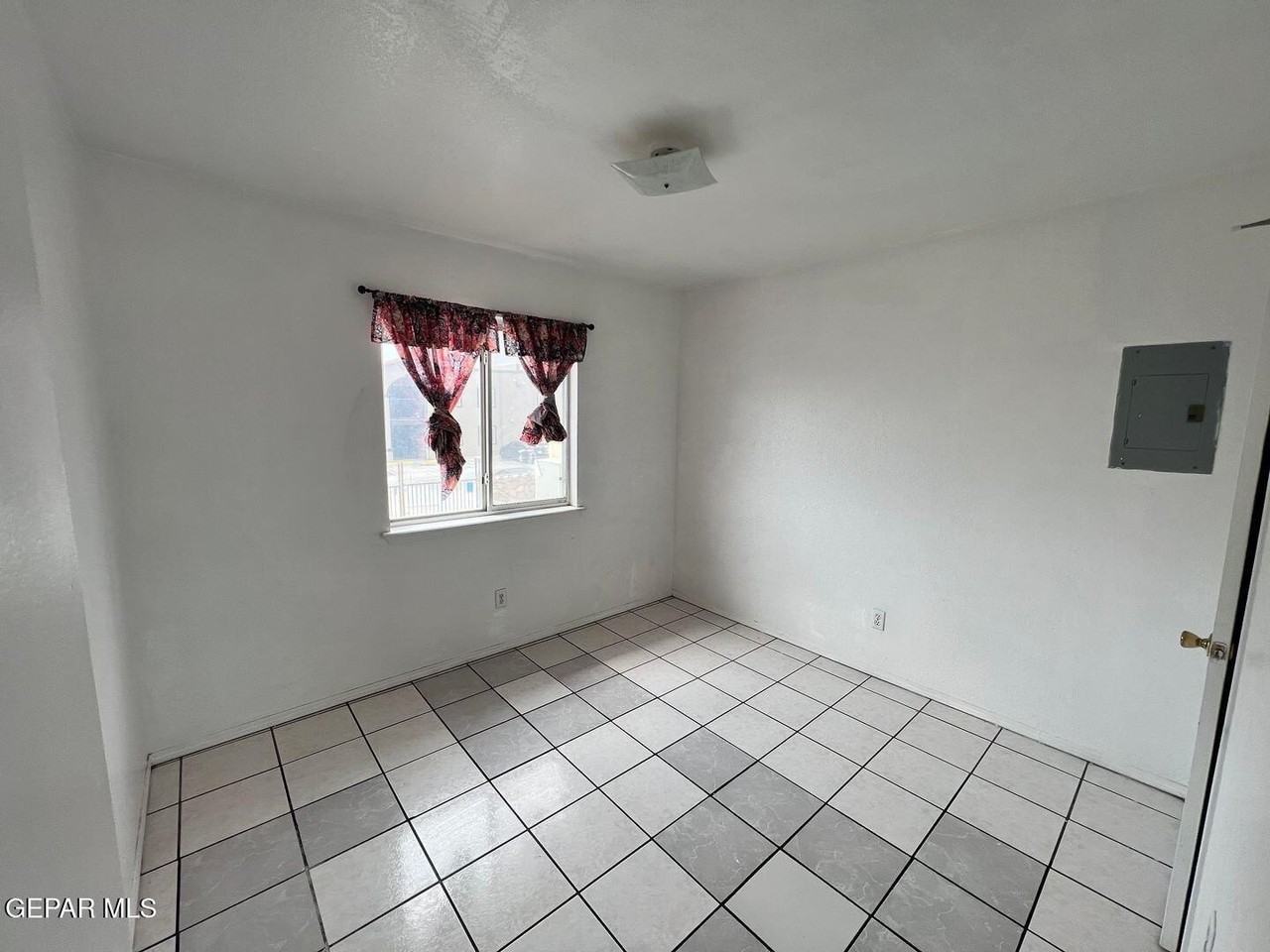530 S Yarbrough Dr Apt 14 #14 - Photo 6 of 8