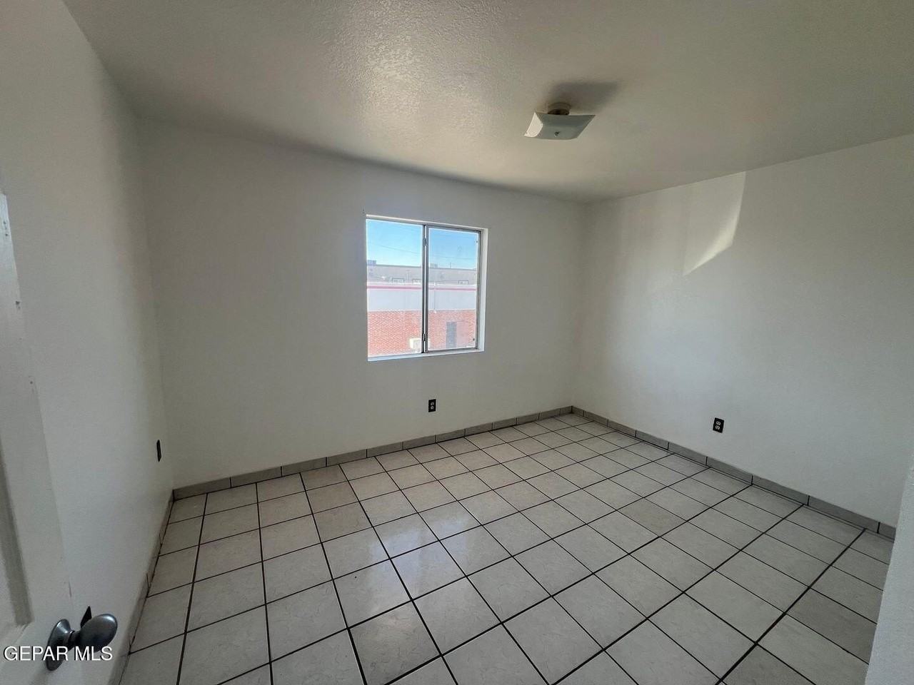 530 S Yarbrough Dr Apt 14 #14 - Photo 7 of 8