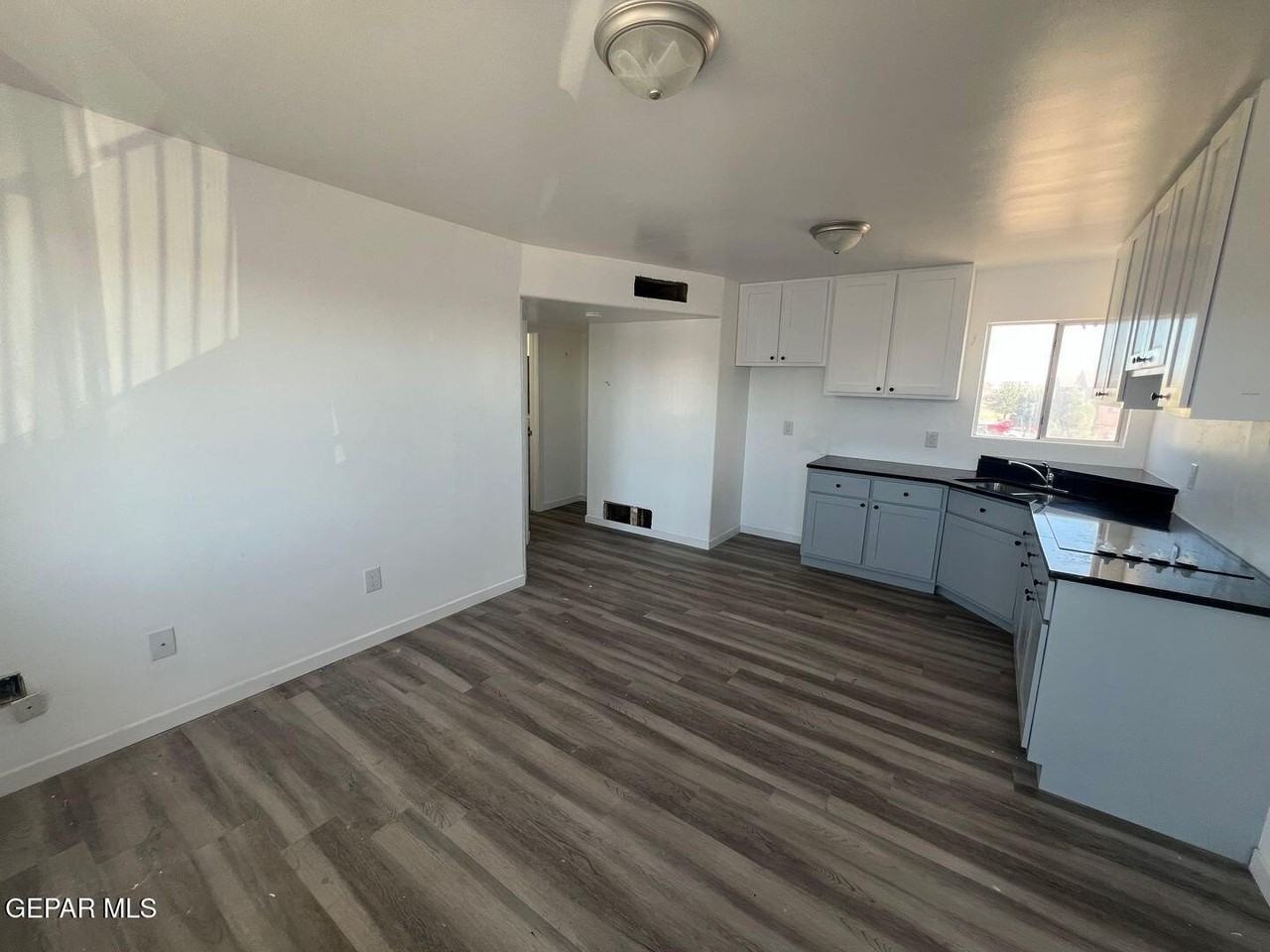 530 S Yarbrough Dr Apt 15 #15 - Photo 3 of 10