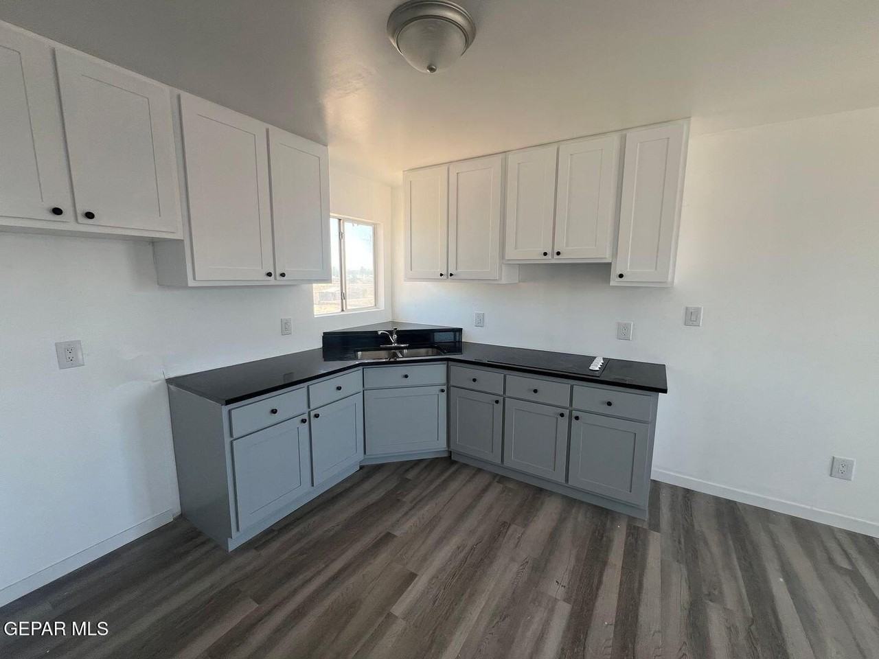 530 S Yarbrough Dr Apt 15 #15 - Photo 6 of 10