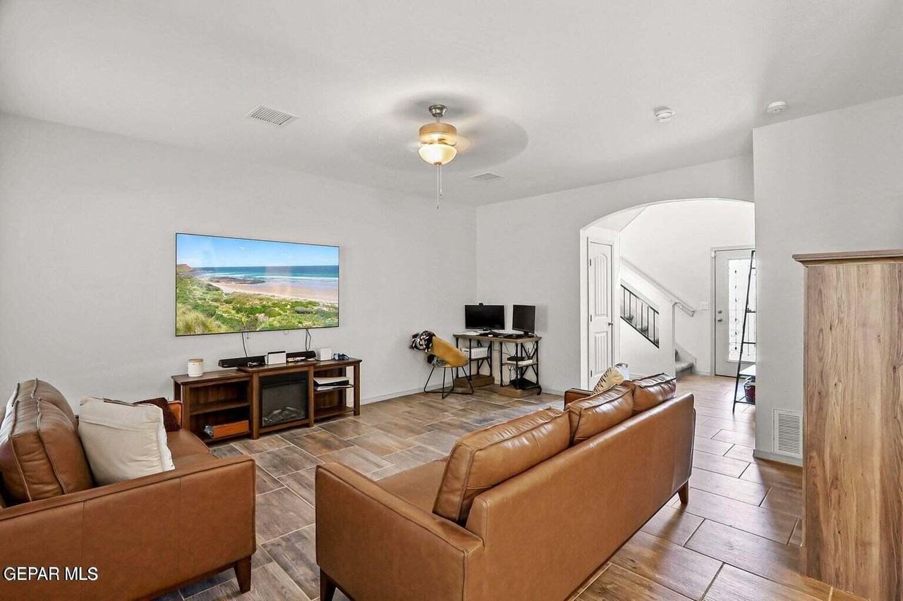 1061 Summer Rain St - Photo 3 of 28