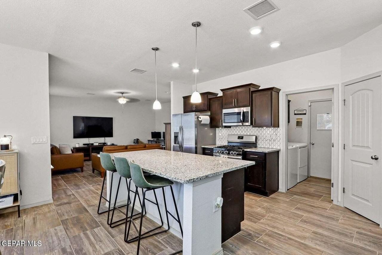 1061 Summer Rain St - Photo 6 of 28