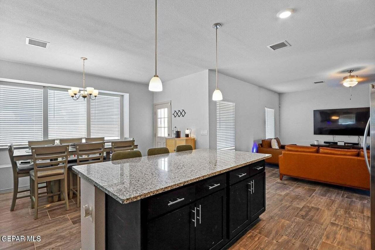 1061 Summer Rain St - Photo 7 of 28