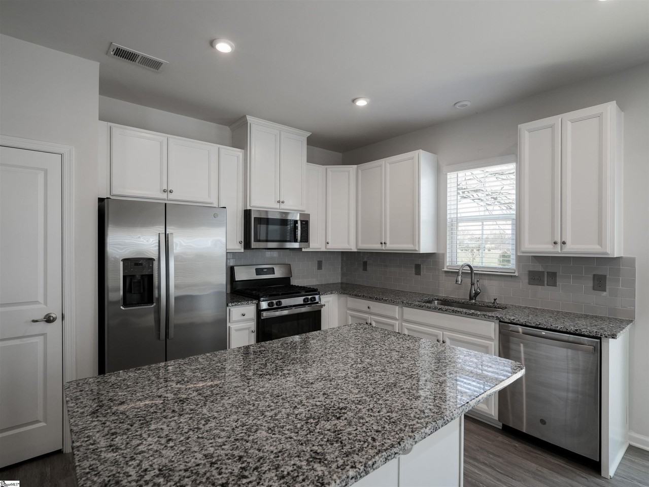 208 Roudwood Drive - Photo 5 of 16