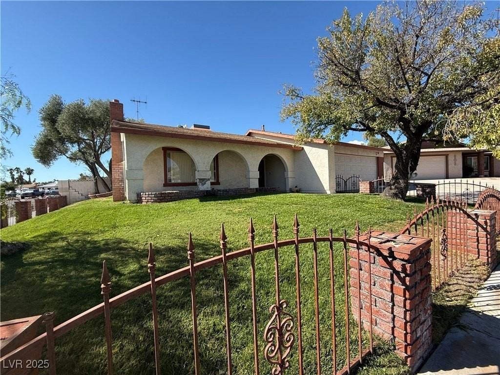 3611 Rosewood St - Photo 4 of 31