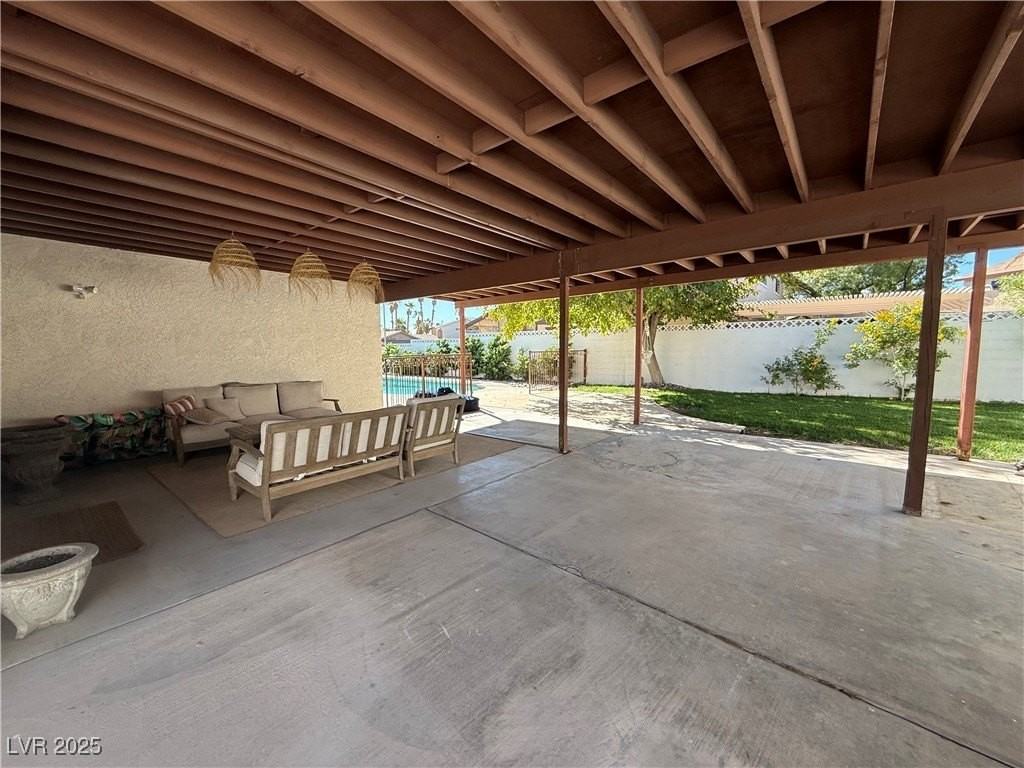 3611 Rosewood St - Photo 5 of 31