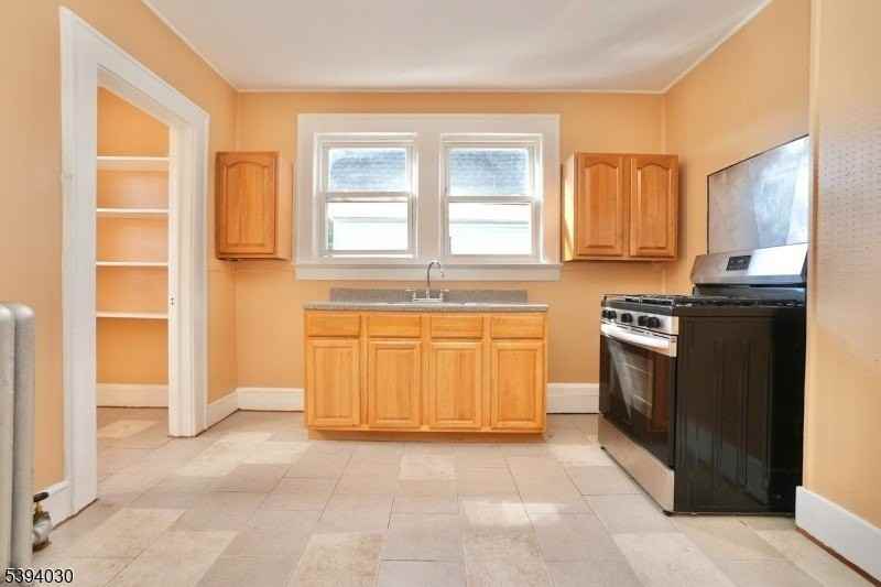 180 Hobson St 2nd Fl #2 - Photo 4 of 19