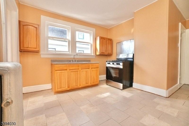 180 Hobson St 2nd Fl #2 - Photo 5 of 19