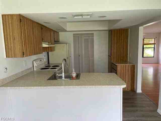 Coral Ave - Photo 5 of 8