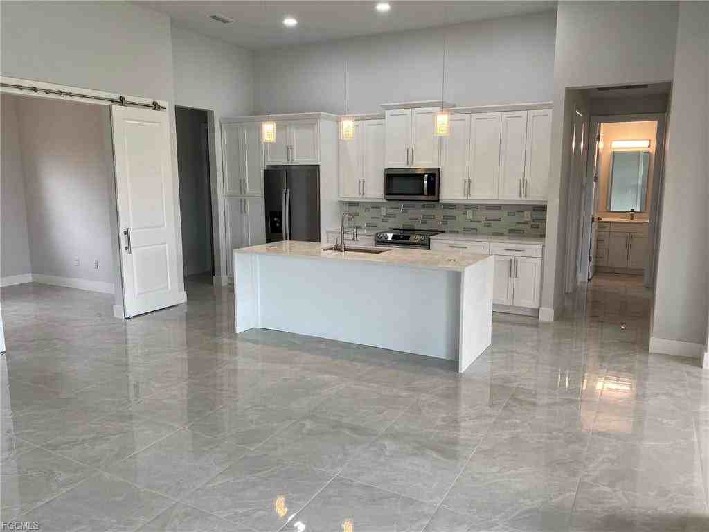 702 Nw 2nd Ln - Photo 6 of 8