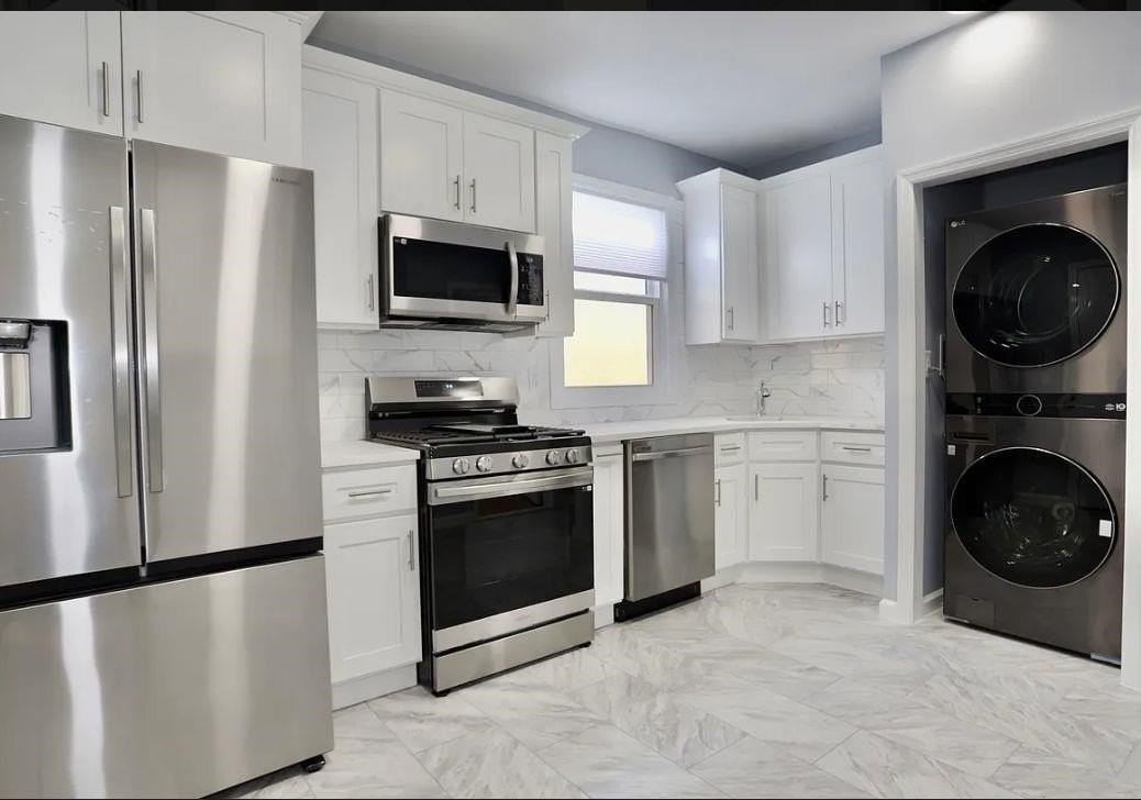 146 clarke ave CLARKE AVE #2ndFL - Photo 5 of 17