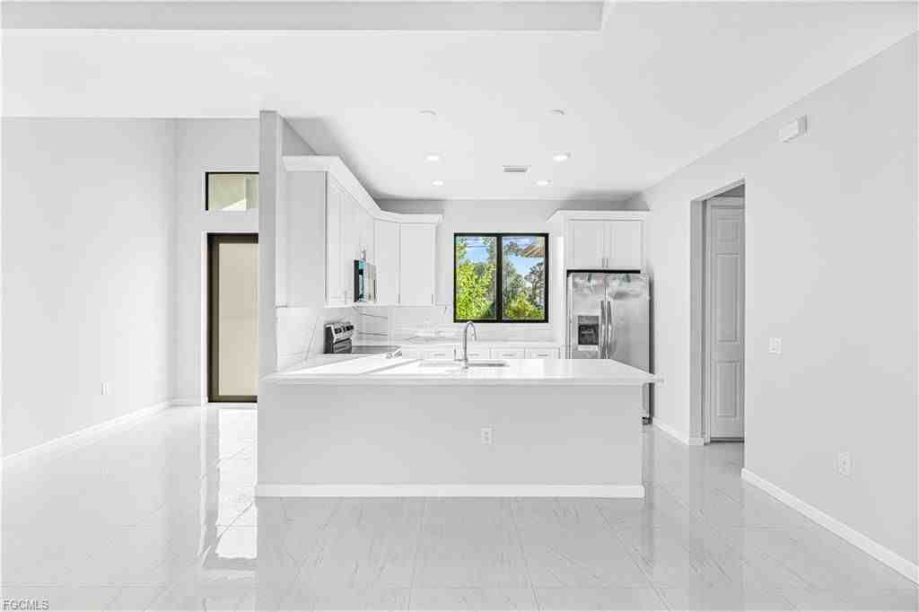 3340 Ne 19th Ave - Photo 4 of 8