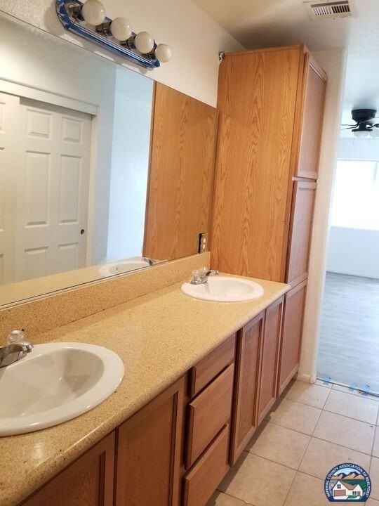 1273 Court Ave - Photo 3 of 15