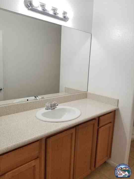 1273 Court Ave - Photo 4 of 15