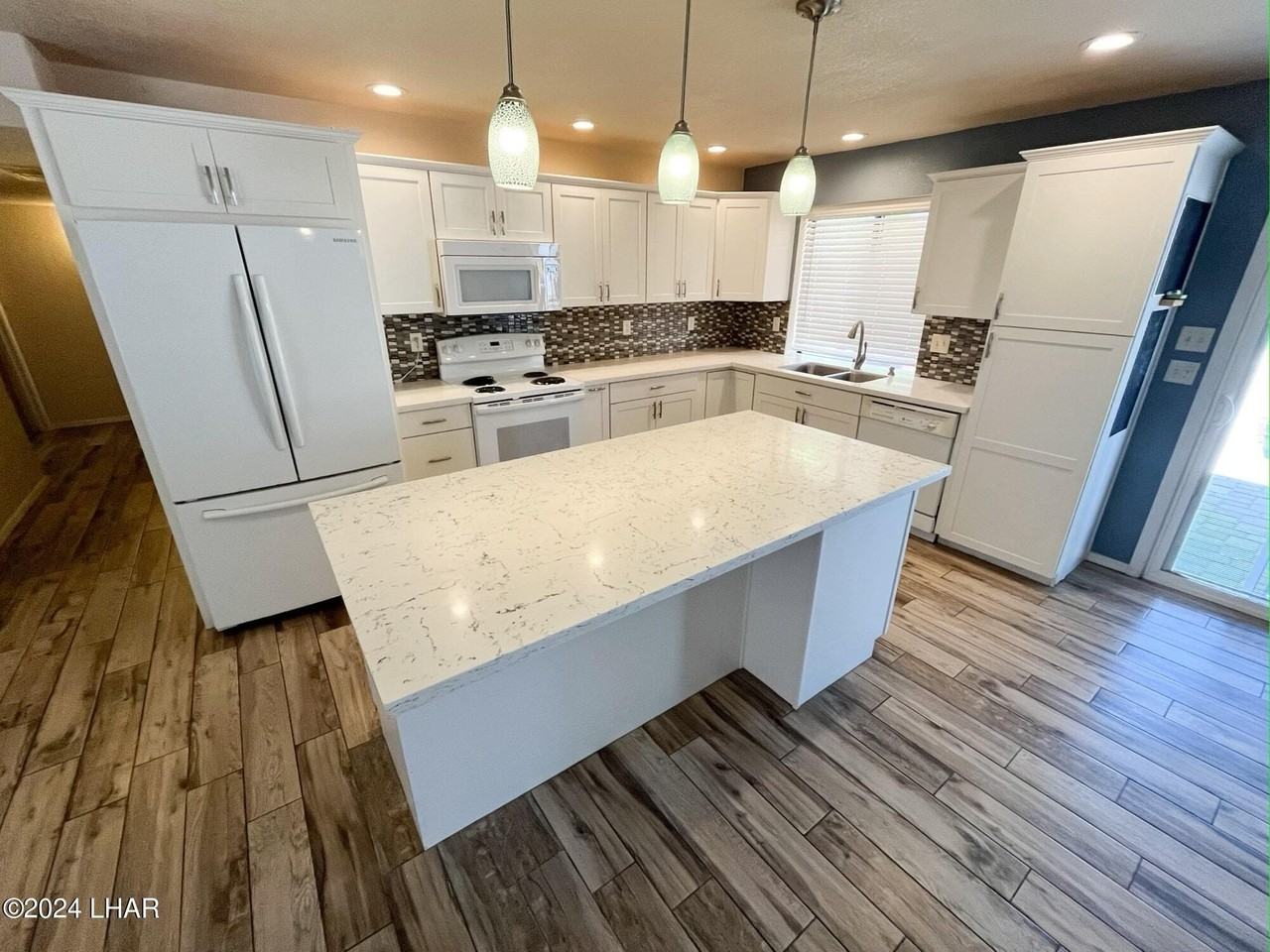 3455 Offshore Dr - Photo 4 of 19