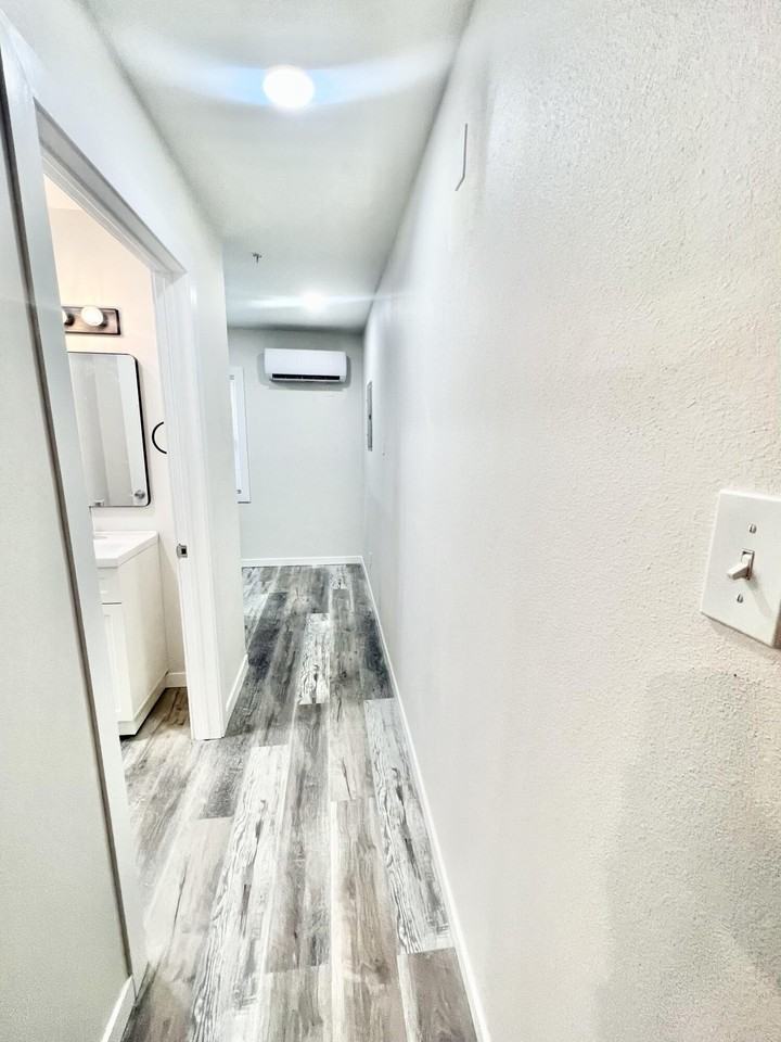 5438 40th Street #8 - Photo 6 of 10