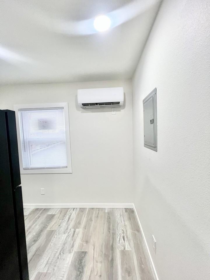 5438 40th Street #8 - Photo 7 of 10