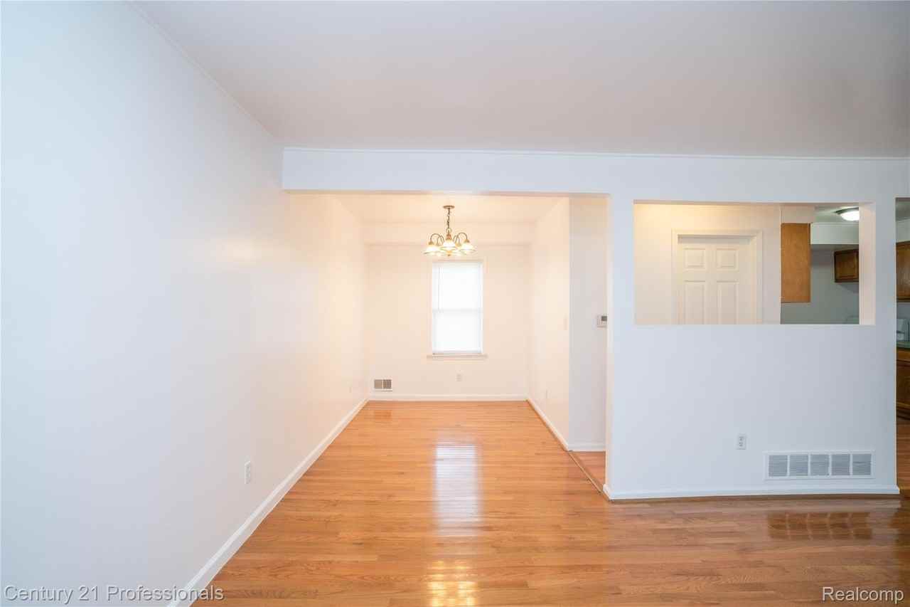 23060 Berdeno Ave - Photo 7 of 28