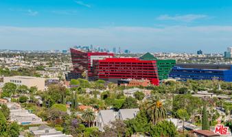 featured image of 838 N Doheny Dr