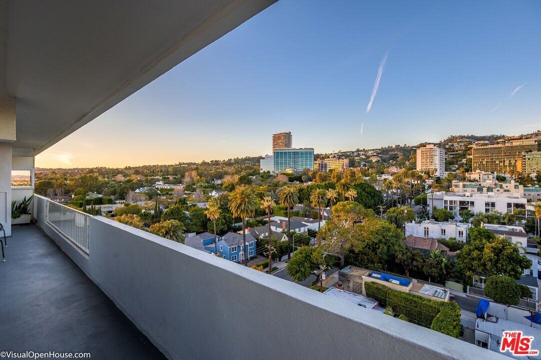 838 N Doheny Dr - Photo 3 of 50