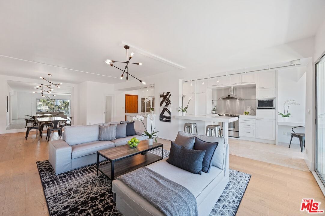 838 N Doheny Dr - Photo 6 of 50