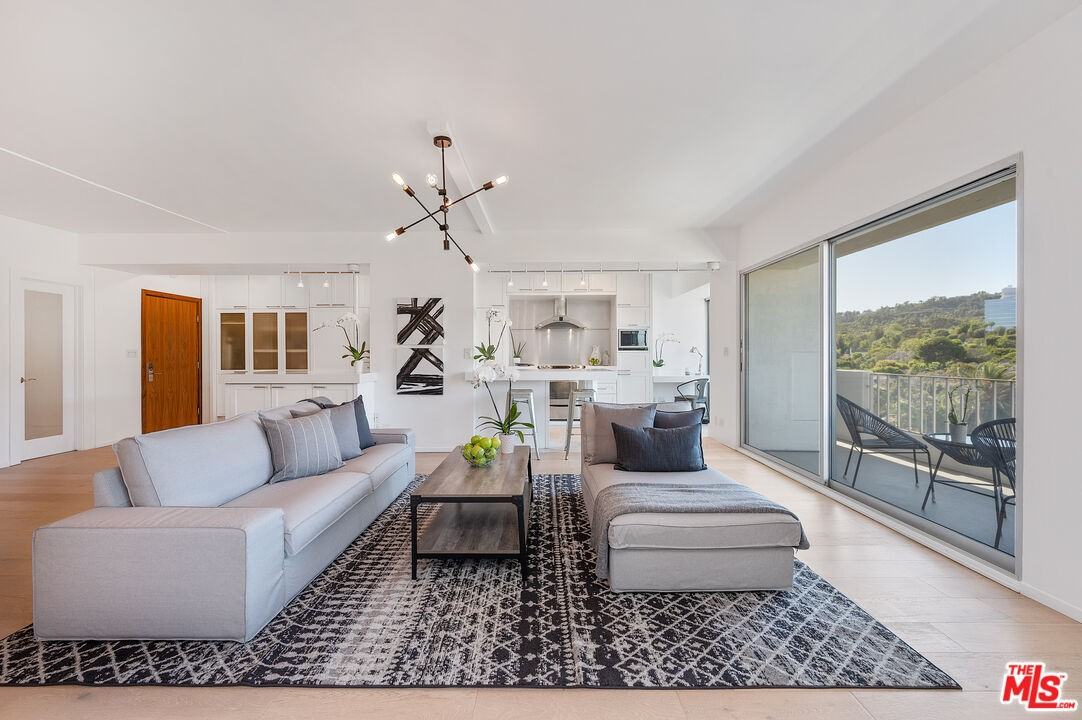 838 N Doheny Dr - Photo 7 of 50