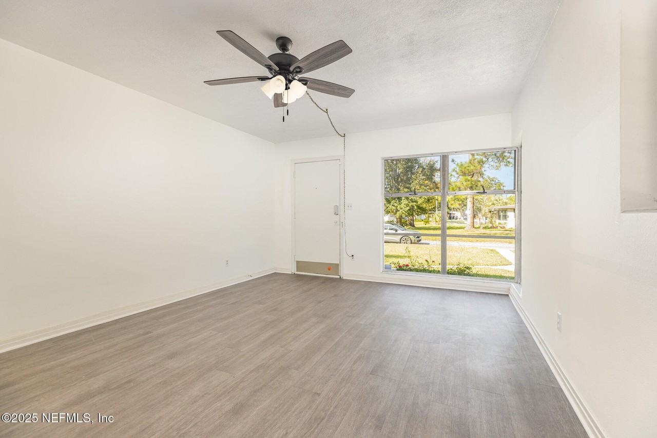 6022 Sudbury Ave - Photo 3 of 23