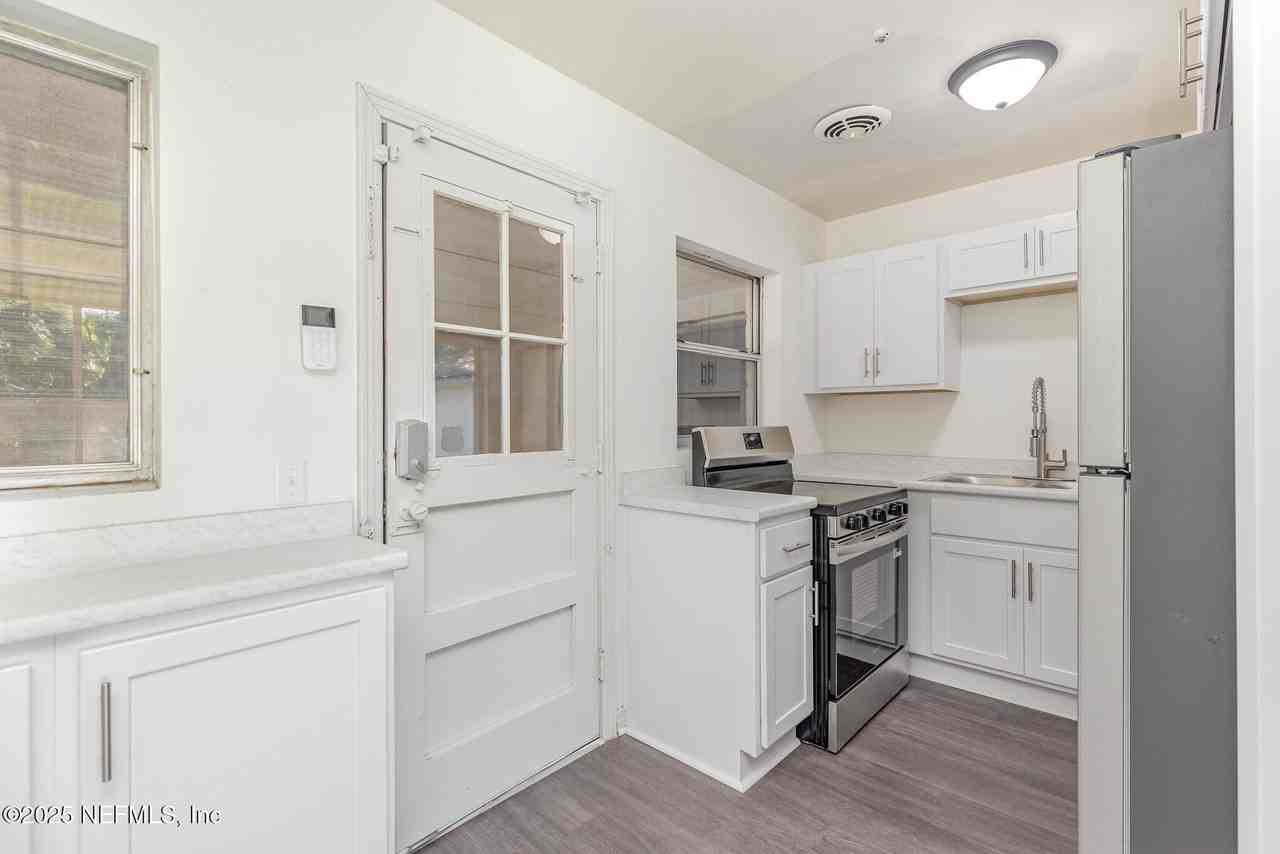 6022 Sudbury Ave - Photo 6 of 23