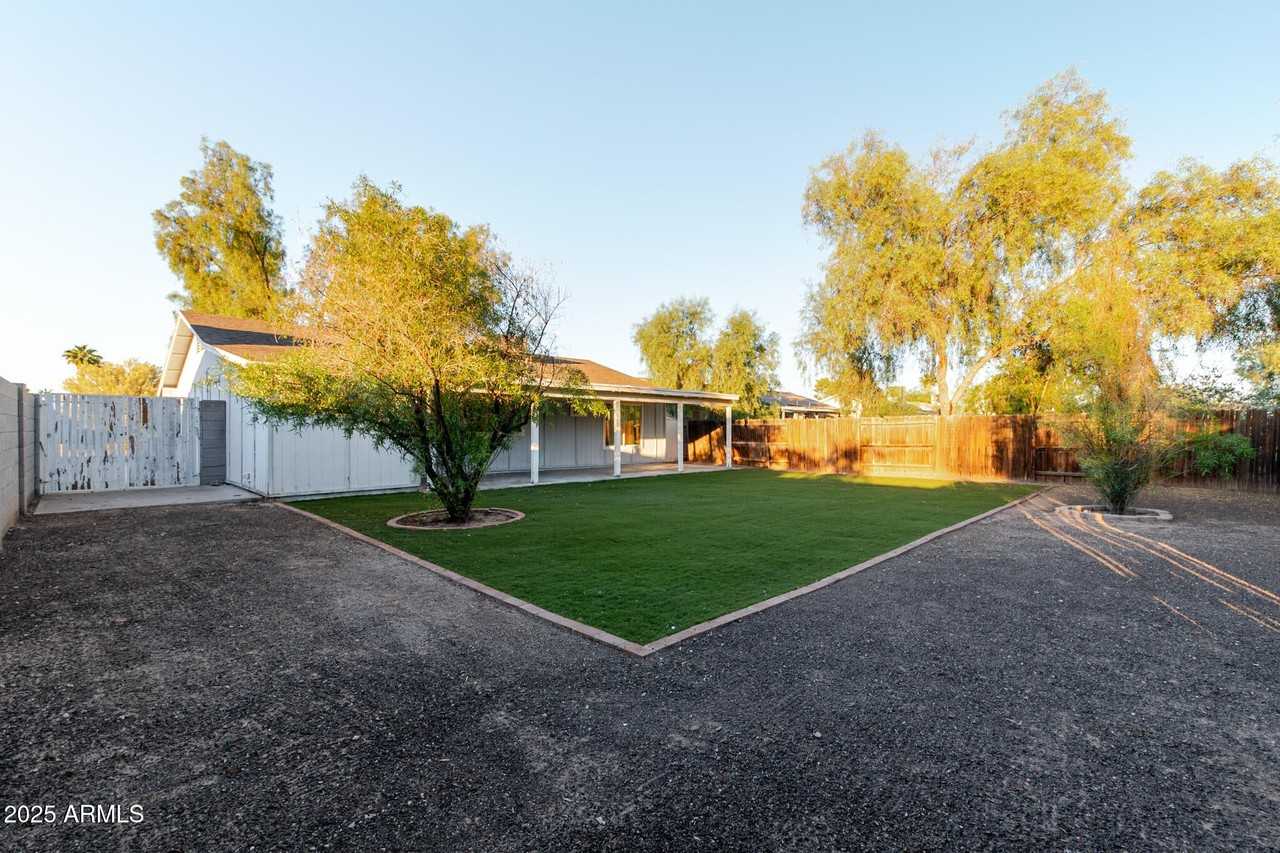 3521 W Detroit St - Photo 2 of 20