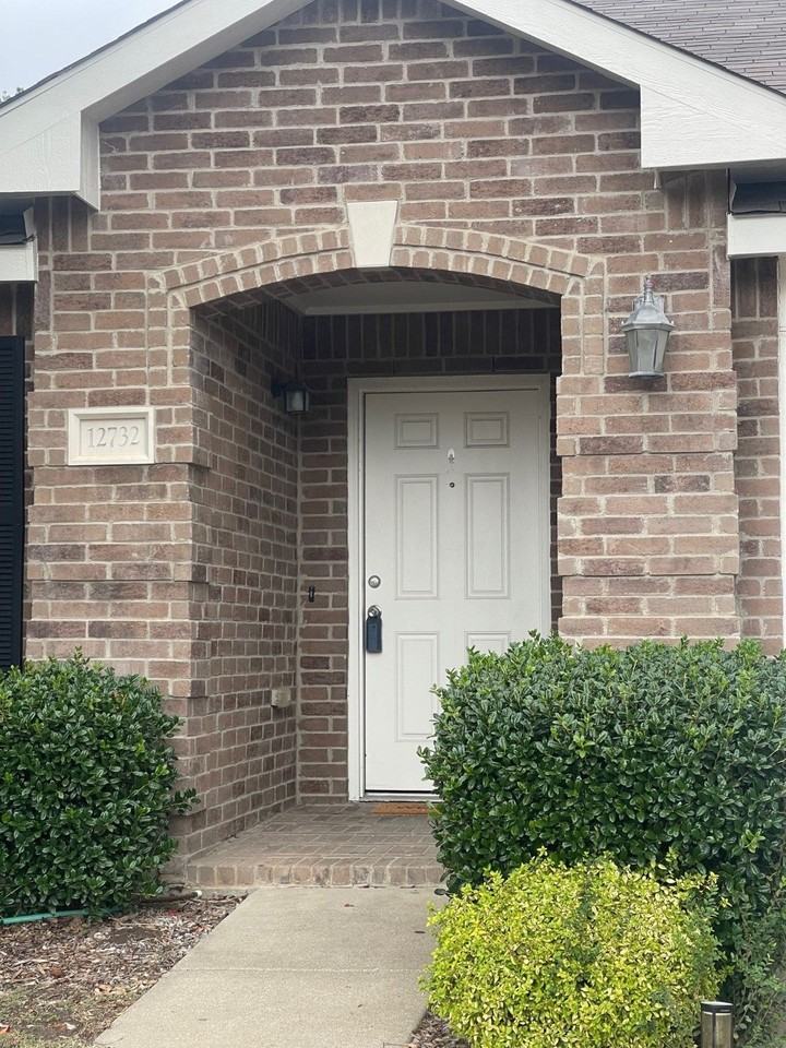 12732 Northern Pine Dr - Photo 2 of 24
