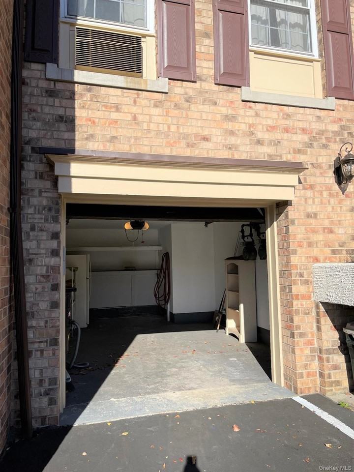 20530 Brian Cres ##3f - Photo 2 of 28