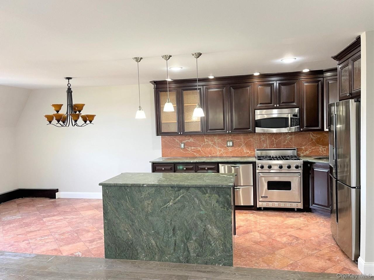 20530 Brian Cres ##3f - Photo 3 of 28