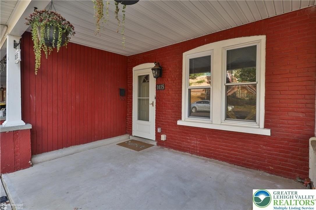 1035 Spring St - Photo 2 of 27